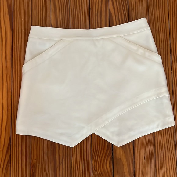 BCBG Max Azria off white Beckett asymmetric mini skirt size S - Picture 3 of 7